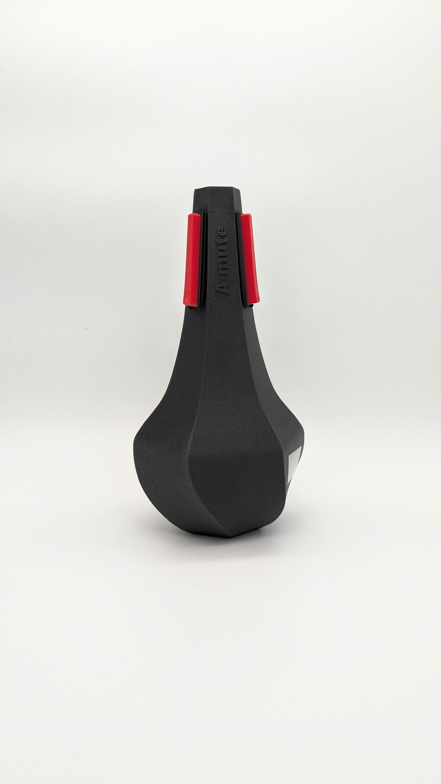 Trompetendämpfer Straight M1 in Rückansicht – 3D-gedruckter A-Mute Dämpfer für Trompete aus Carbonfaser-Material