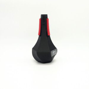 A-Mute Straight Piccolo Trompetendämpfer – Seitenansicht mit roten Pads