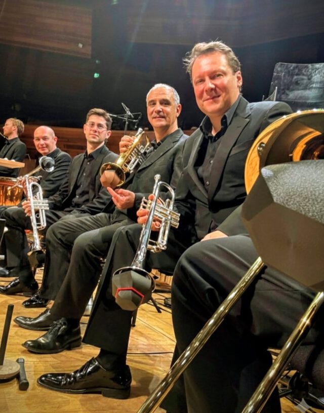It's a real honour to see the brass section of the Orchestre National de France using my mutes. I'm so glad that both the trumpeters and the trombone section (just out of frame) are happy with the results. Thank you for your trust!#trumpetlife #trumpetplayer #orchestrenationaldefrance #tromboneplayer